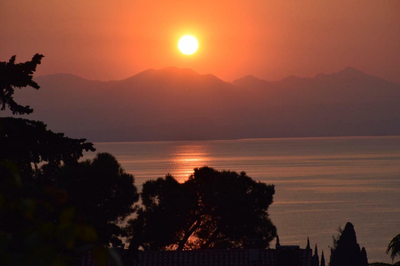 Lovely Villa Elena - Garda Lake Бардолино Экстерьер фото